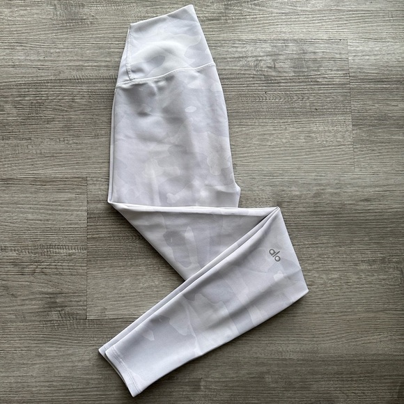 Alo Light Gray Camouflage Leggings Sz XXS - Picture 7 of 7